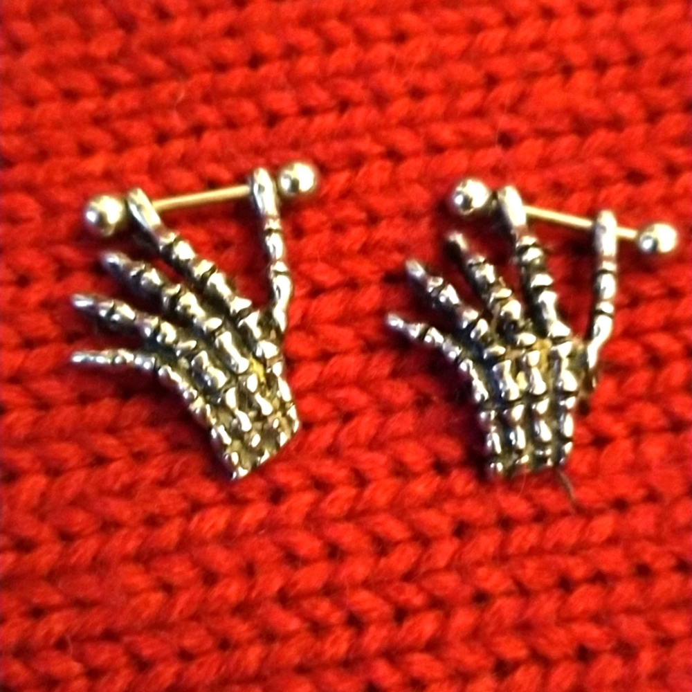 👋   Unisex Stainless steel nipple/earrings in the shape of hands